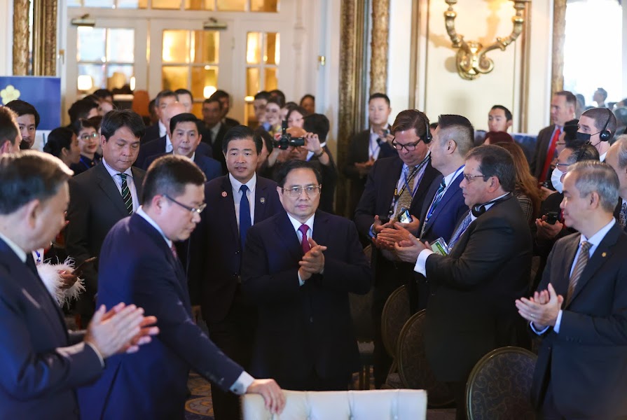 Thủ tướng Chính phủ tham dự sự kiện và chứng kiến các tổ chức, doanh nghiệp hai nước trao Biên bản ghi nhớ hợp tác.